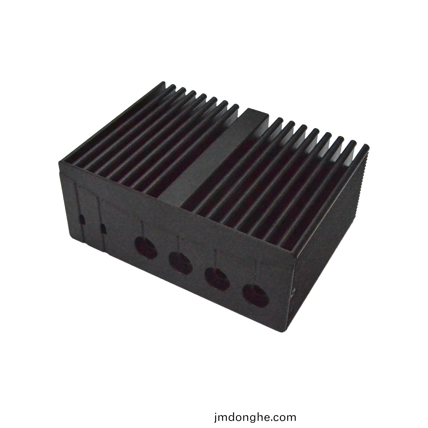 音頻(pin)前極機(jī)(ji)箱